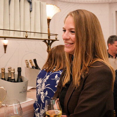 Popping a cork with Alice Tétienne